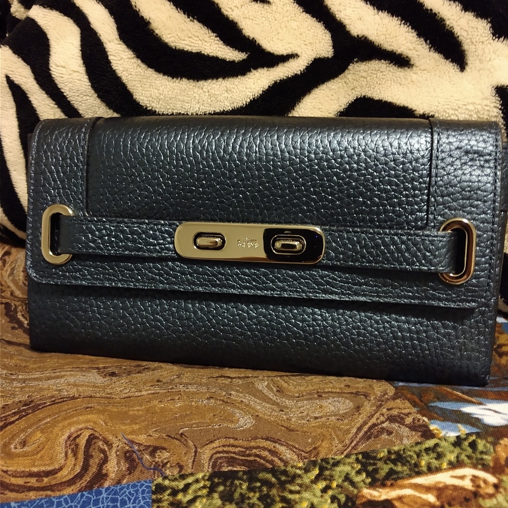 Coach Swagger Wallet - Picture 3 of 5
